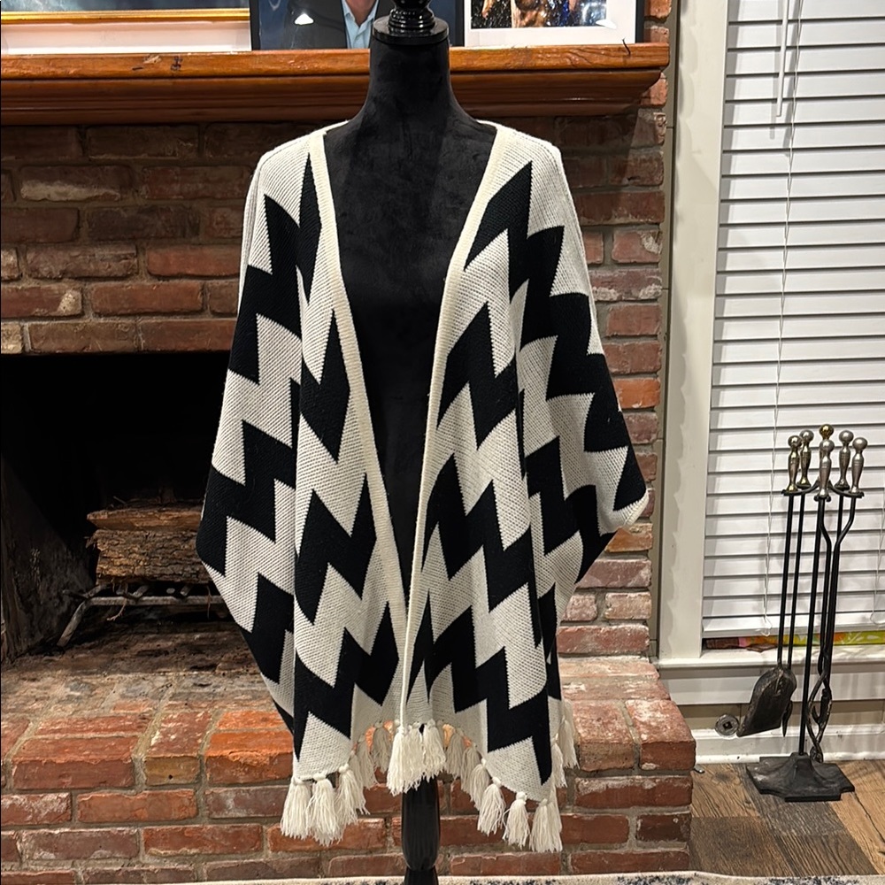Chic Chevron Black and White Poncho